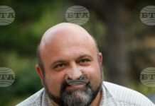 С писането се самолекуваме, казва поетът Красимир Йорданов