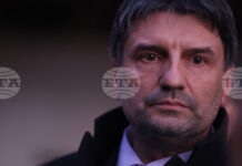 Проверени са десет финансови къщи и са установени 34 криминално проявени служители в тях, каза главен комисар Любомир Николов