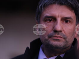 Проверени са десет финансови къщи и са установени 34 криминално проявени служители в тях, каза главен комисар Любомир Николов