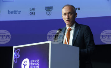 Министър Красимир Вълчев ще открие нови училищни STEМ центрове в общините Пазарджик и Марица