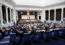 Парламентът осъди в декларация акта на насилие от омраза срещу доайена на българската общност в Република Северна Македония Владимир Перев