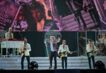 Род Стюарт не просто припомня кариерата си, а я празнува, според феновете в София