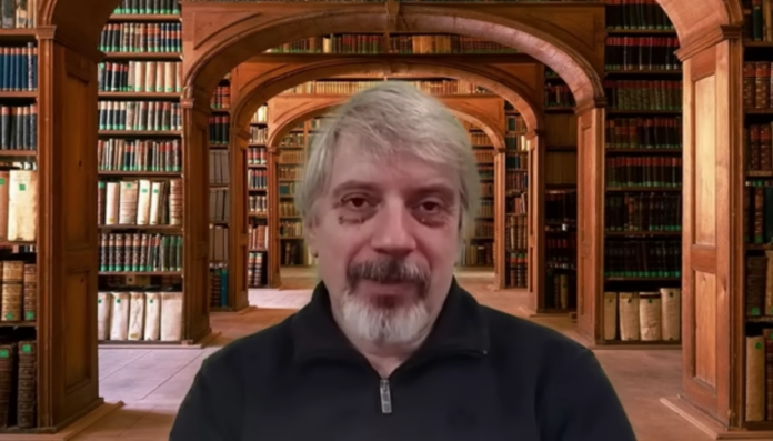 Screenshot 2025-12-15 at 13-38-22 Мома врещи с кълка трещи - Generation Z върви към властта. Северск падна правителството пропадна. - YouTube