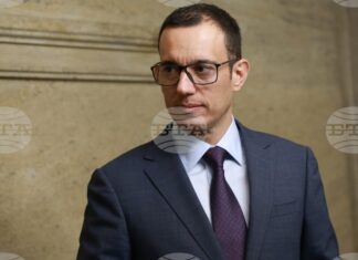 Да влезем в новата година с увереност, че можем да направим града по-светъл, по-спокоен и по-добър дом за всички, написа Васил Терзиев