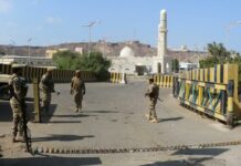 Ройтерс: Чува се стрелба близо до президентския дворец в Аден