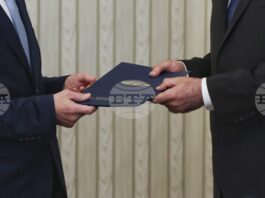 Президентът Румен Радев ще връчи мандат за съставяне на правителство на ГЕРБ-СДС; от формацията заявиха, че ще го върнат