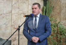 Връчването на глоби за административни нарушения на входа на Община Перник ще остане, каза кметът Станислав Владимиров