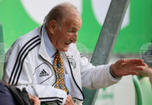 България загуби една от най-ярките си и обичани личности в спорта, каза премиерът в оставка Росен Желязков по повод кончината на Димитър Пенев