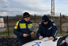 Забранени за използване в ЕС препарати за растителна защита са открити в микробус при проверка на полицията в Хасково