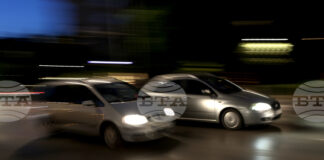 Възстановено е движението при кюстендилското село Цървеняно, където лек автомобил се запали