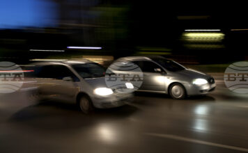 Възстановено е движението при кюстендилското село Цървеняно, където лек автомобил се запали