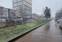 Пътната обстановка извън Разград се усложнява заради снегонавявания и заледявания, съобщиха от полицията