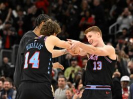 Чикаго извади от употреба номера на Дерик Роуз, а след това сломи Бостън с тройка със сирената