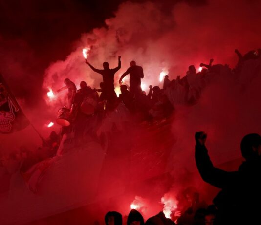 Огромно напрежение на мач от ЛЕ, части за борба с безредиците изведоха феновете (ВИДЕО)