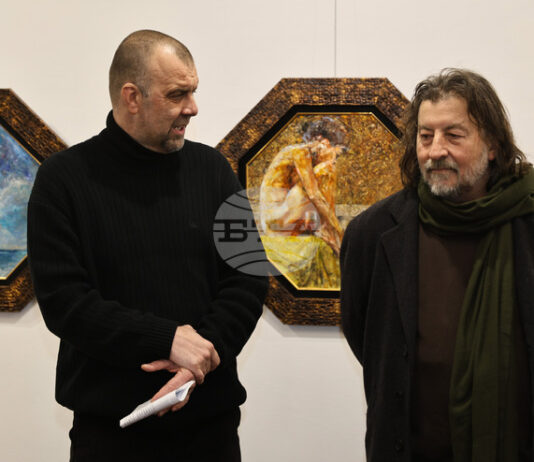 Стихийната живопис на художника Васил Петров гостува в пловдивска галерия