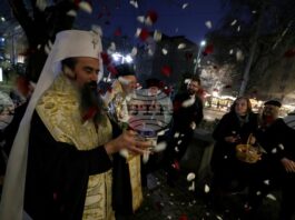 Православни светини – честната ръка на св. Давид от Евбея и шапка от облачението на мощите на св. Йоан Руски, бяха посрещнати в София