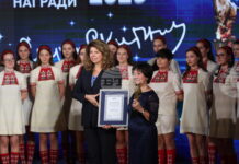 Детският хор на Българското национално радио е институция, каза президентът Илияна Йотова, връчвайки наградата „Сирак Скитник“ на формацията