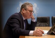 Не проливаме сълзи за края на режима на Мадуро