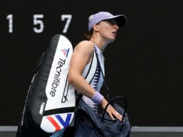 Снимат ни като животни в зоопарка