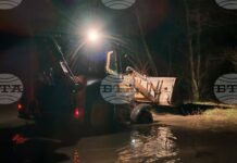 Ситуацията в град Батановци е спокойна, а пропукалата се дига е възстановена, съобщи кметът Радослав Петров