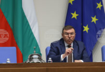 Заседанието на парламента беше прекъснато при обсъждането на предложението за включване на Изборния кодекс в дневния ред