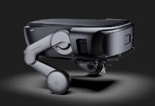 Ходеща прахосмукачка, умно уплътнение и тоалетна с микрофон. Най-щурите и странни джаджи от най-голямото изложение за електроника в света.