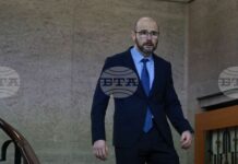 Стената на мълчанието в прокуратурата продължава да се пропуква, 15 прокурори излязоха с писмо в подкрепа на Владимир Николов, написа министър Андрей Янкулов