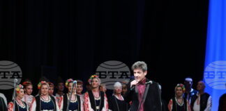 Държавният фолклорен ансамбъл „Филип Кутев“ представя своя концерт-спектакъл „Кръговрат“ в 100 минути