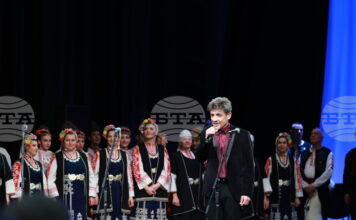 Държавният фолклорен ансамбъл „Филип Кутев“ представя своя концерт-спектакъл „Кръговрат“ в 100 минути