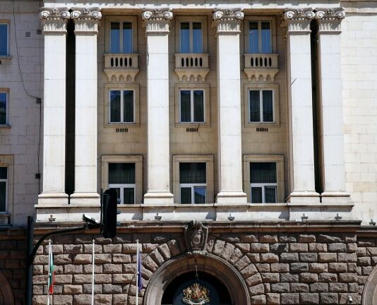 Правителството смени всички 28 областни управители