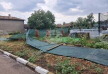 Заради силния вятър има села без ток в Старозагорско