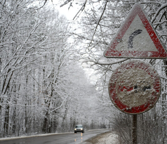 БТА :: Възстановено е движението на тежкотоварни автомобили по пътя Русе