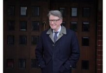 Претърсват два адреса, свързани с Питър Манделсън