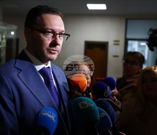 Съвсем умишлено не съм говорил за случая „Петрохан,“ когато бях министър на вътрешните работи, каза Даниел Митов