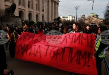 Демонстрантите за спазване правата на жените тръгнаха на шествие из центъра на София