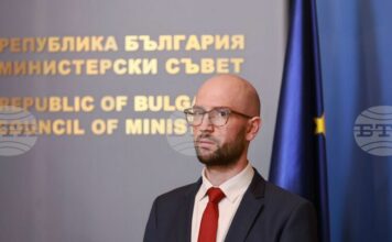 Основната ни цел е да защитим българските граждани и бизнес от потенциалeн голям скок в цените на горивата, каза министър Георги Клисурски