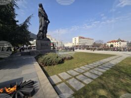 Развейте българските знамена и заявете гордо, че сте българи, заяви кметът на Враца по повод националния празник