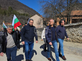 Лидерът на „Възраждане“ Костадин Костадинов оглави поход в памет на жертвите от атентата на гара Буново