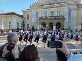 Богатството на фолклорните танци показаха шест състава от страната на празник в Ямбол