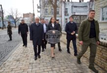 Ужасите на войната са ежедневие за украинците, заяви служебният министър на външните работи Надежда Нейнски в Киев