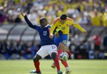 Франция тресна Колумбия, Мбапе влезе от пейката