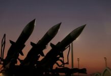 Иранската армия обяви, че е взела на прицел американски кораб близо до пристанище в Оман