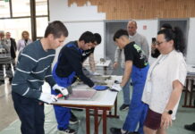 Строителни техники представиха гимназисти от Търговище по време на открит урок