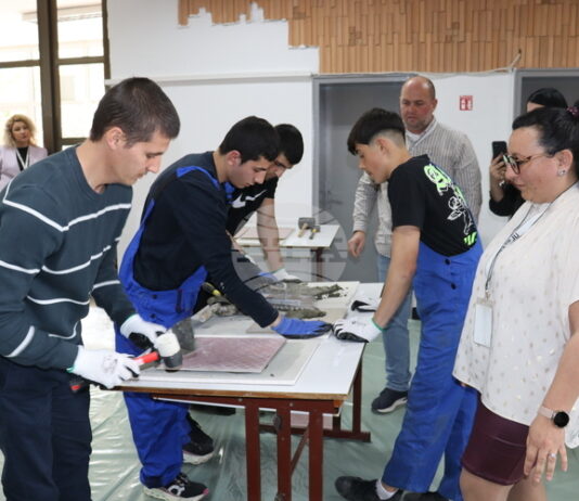 Строителни техники представиха гимназисти от Търговище по време на открит урок