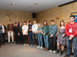 Кметът на Пловдив награди победителите в първо по рода си ученическо състезание по изкуствен интелект