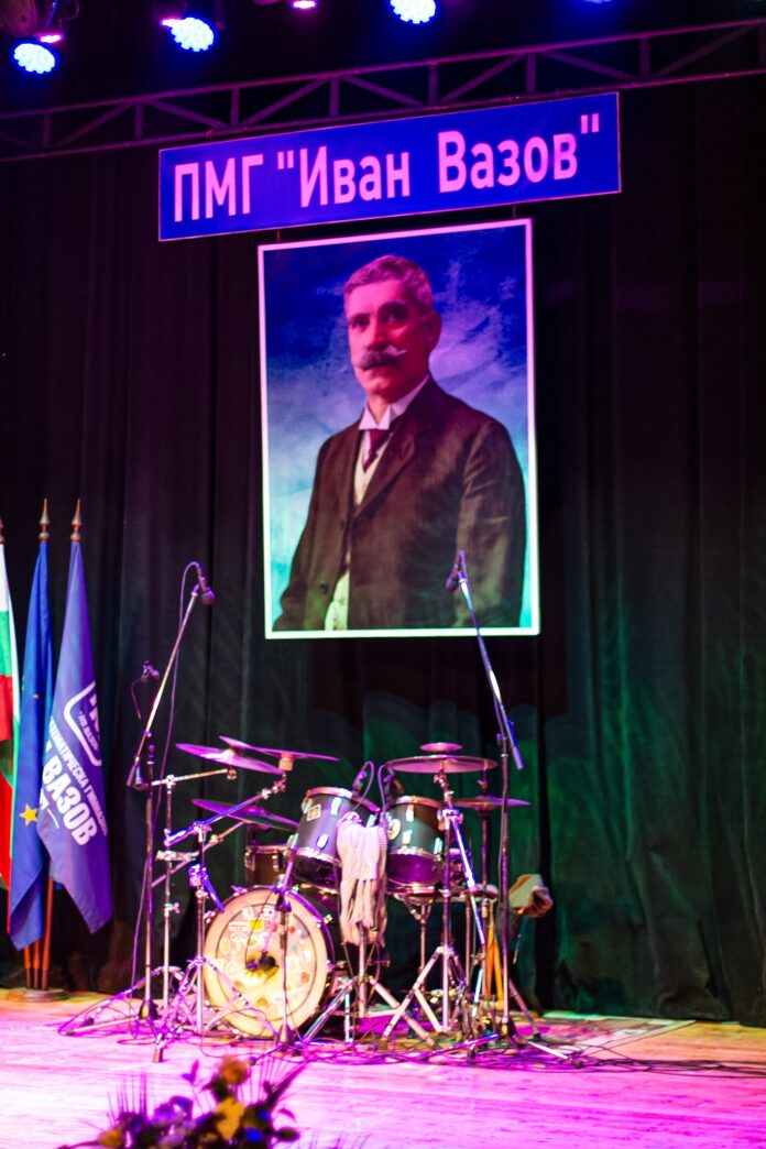 Празник на духа, таланта и традицията в ПМГ „Иван Вазов“
