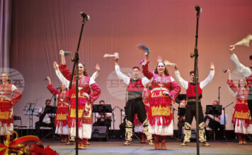 Капанският ансамбъл в Разград представя най-новия си спектакъл „Легенда за голямото имане“