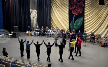 Концертите, посветени на хореографа Кирил Харалампиев, са свързани със силни емоции, каза за БТА Венета Ценова от Ансамбъл „Пирин“