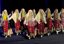 Деца от Враца подариха 75 рисунки за юбилейния спектакъл, с който Държавният фолклорен ансамбъл „Филип Кутев“ отбелязва 75-годишнината си