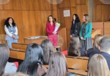 Окръжният съд в Кърджали отбеляза Деня на българската конституция с Ден на отворените врати и пресъздаване на съдебен процес от ученици